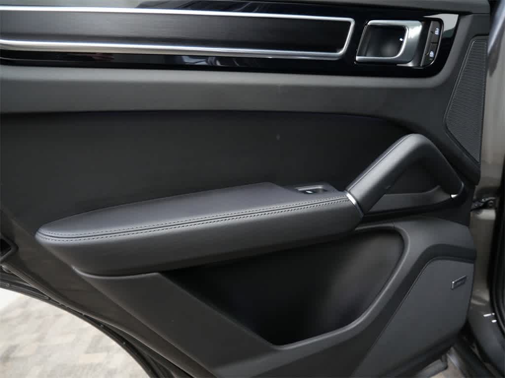 Thumbnail: 2023 Porsche Cayenne - 13