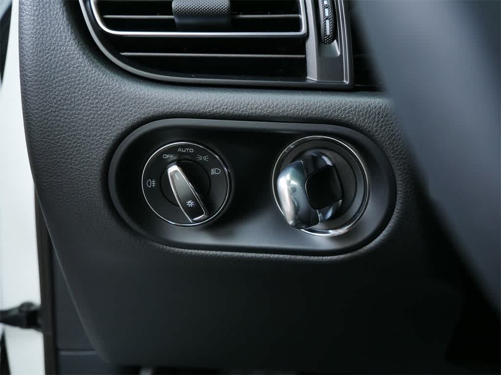 Thumbnail: 2026 Porsche Macan - 18