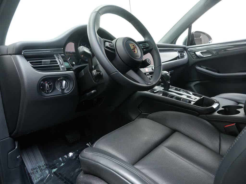 Thumbnail: 2025 Porsche Macan - 4
