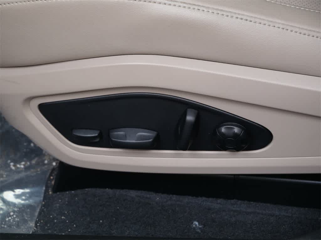 Thumbnail: 2023 Porsche Taycan - 12