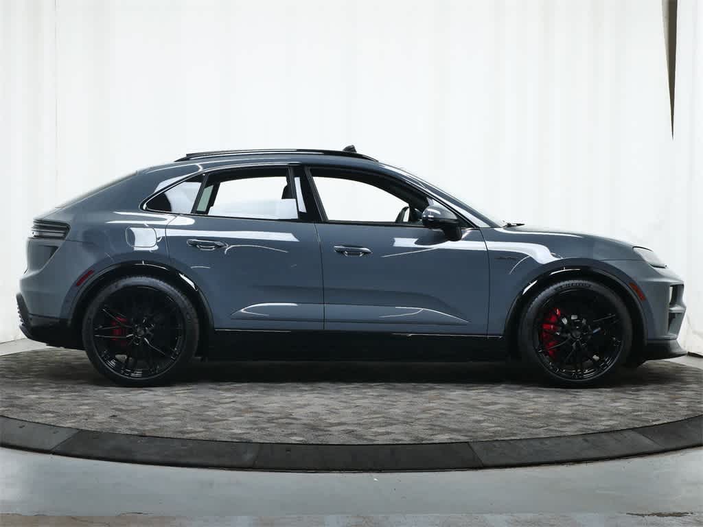 Thumbnail: 2025 Porsche Macan - 8
