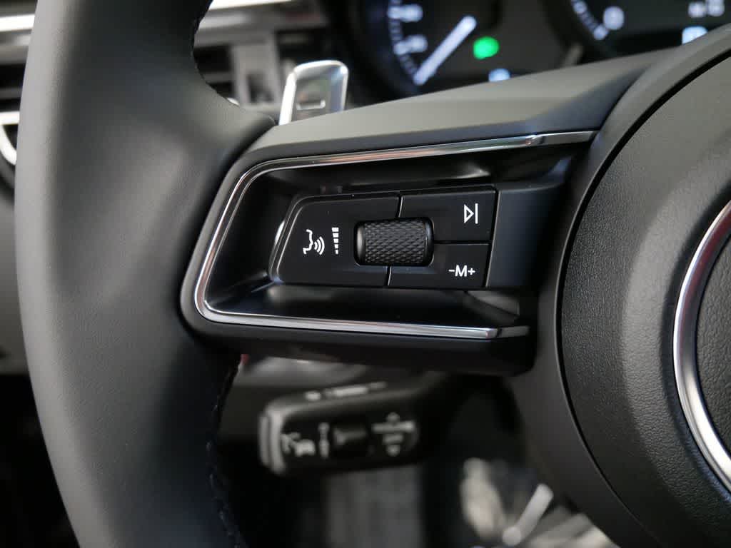 Thumbnail: 2026 Porsche Macan - 20