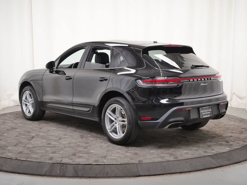 Thumbnail: 2024 Porsche Macan - 3