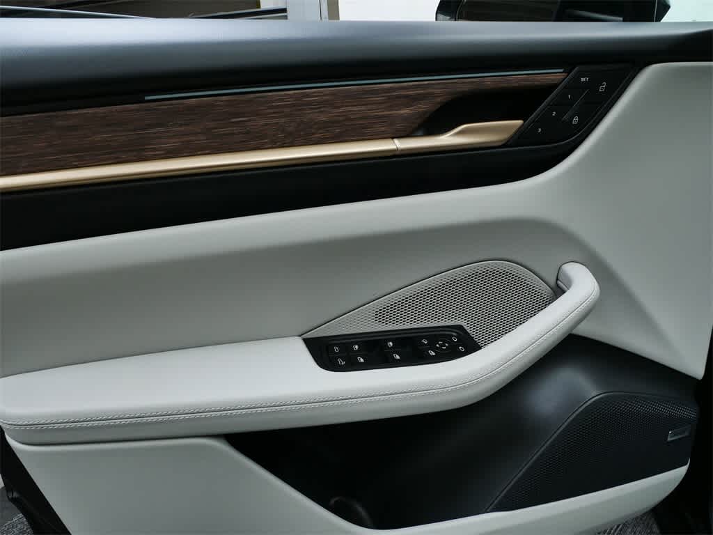 2024 Porsche Macan T 11