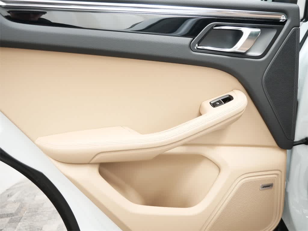 Thumbnail: 2025 Porsche Macan - 14