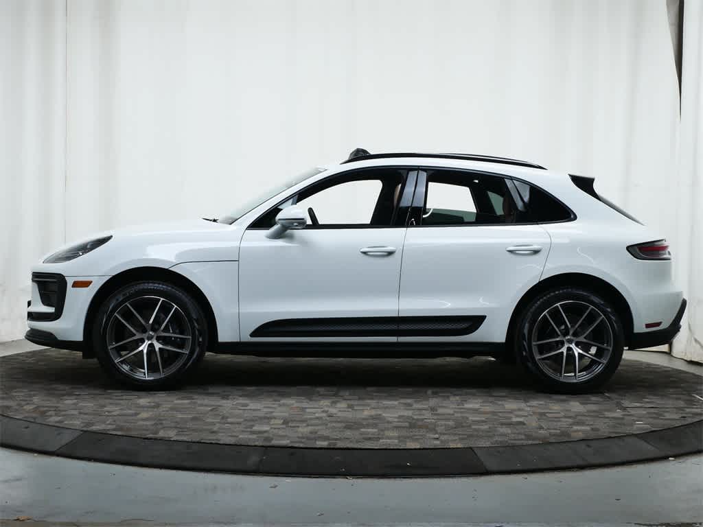 Thumbnail: 2025 Porsche Macan - 2