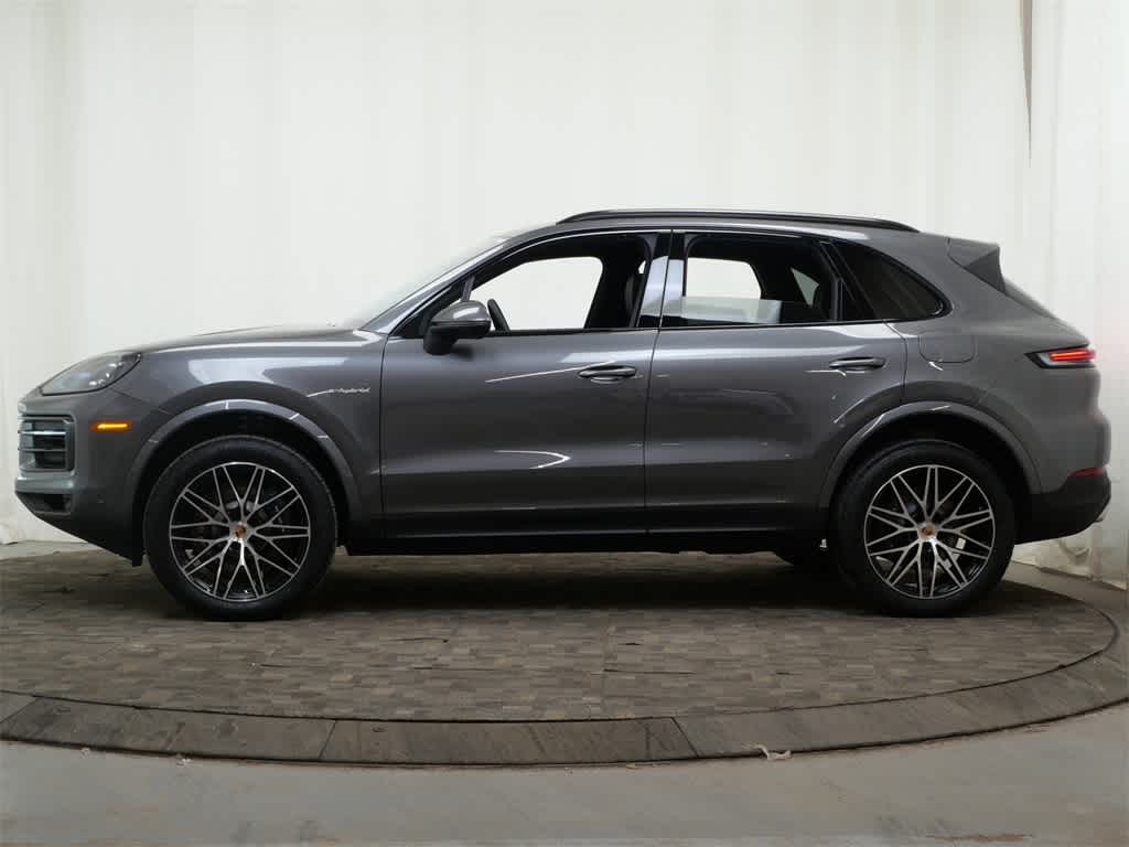Thumbnail: 2026 Porsche Cayenne - 2