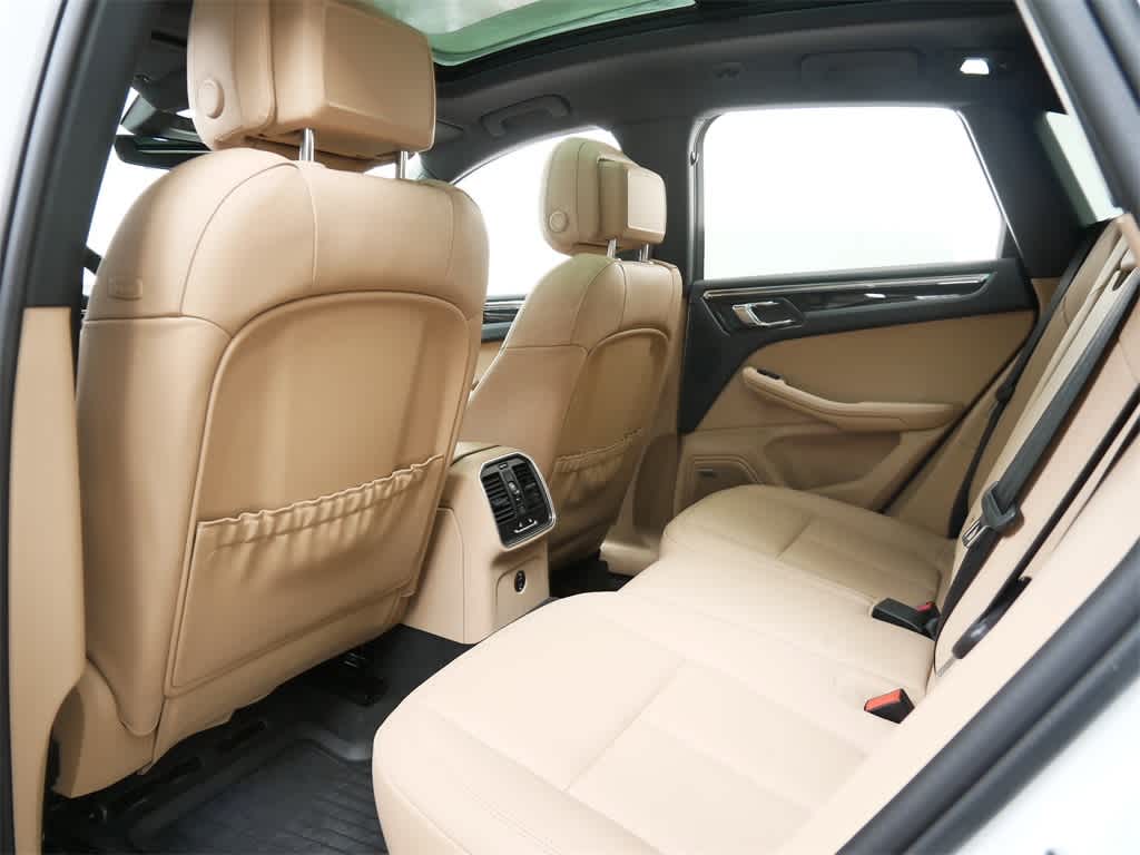 Thumbnail: 2025 Porsche Macan - 13