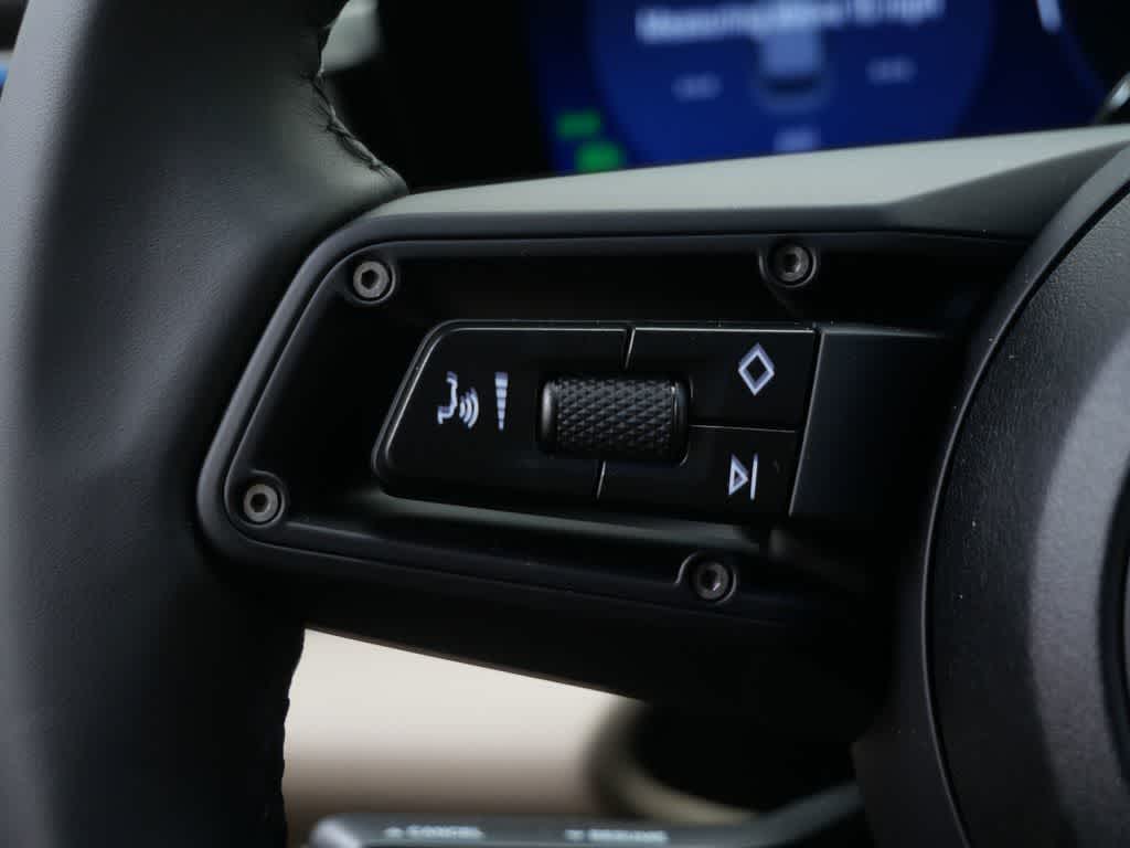 Thumbnail: 2026 Porsche Macan - 27