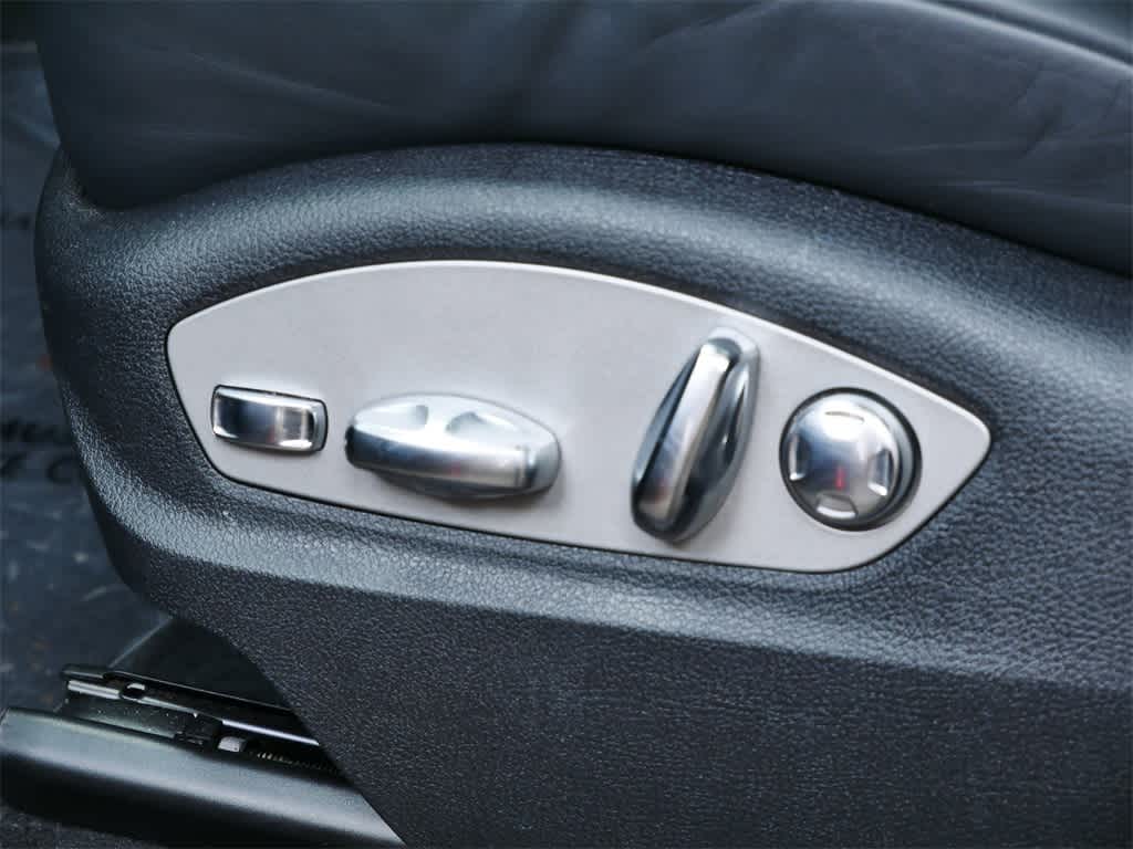 Thumbnail: 2023 Porsche Macan - 12