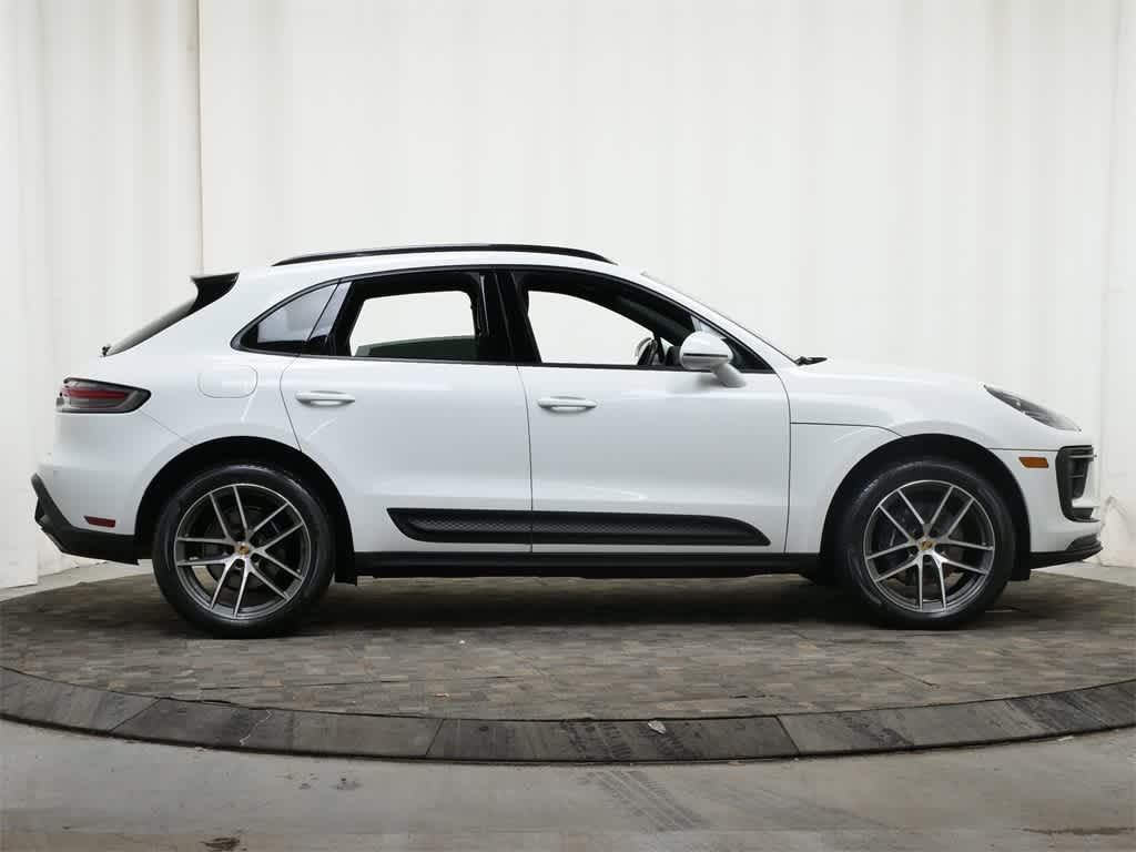 Thumbnail: 2025 Porsche Macan - 8