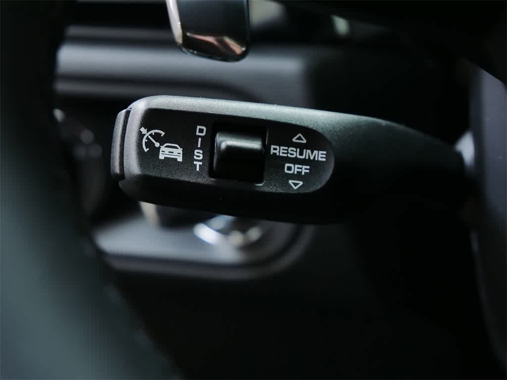 Thumbnail: 2026 Porsche Macan - 18