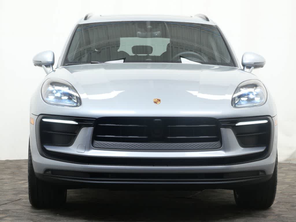 Thumbnail: 2026 Porsche Macan - 10