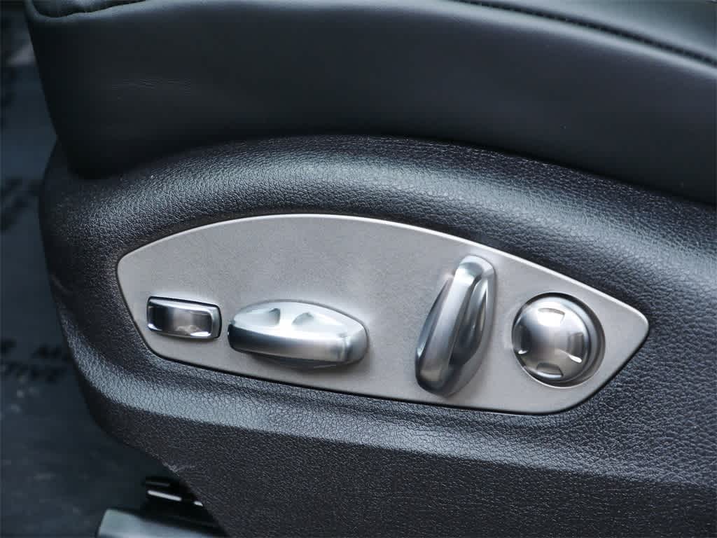 Thumbnail: 2026 Porsche Macan - 12