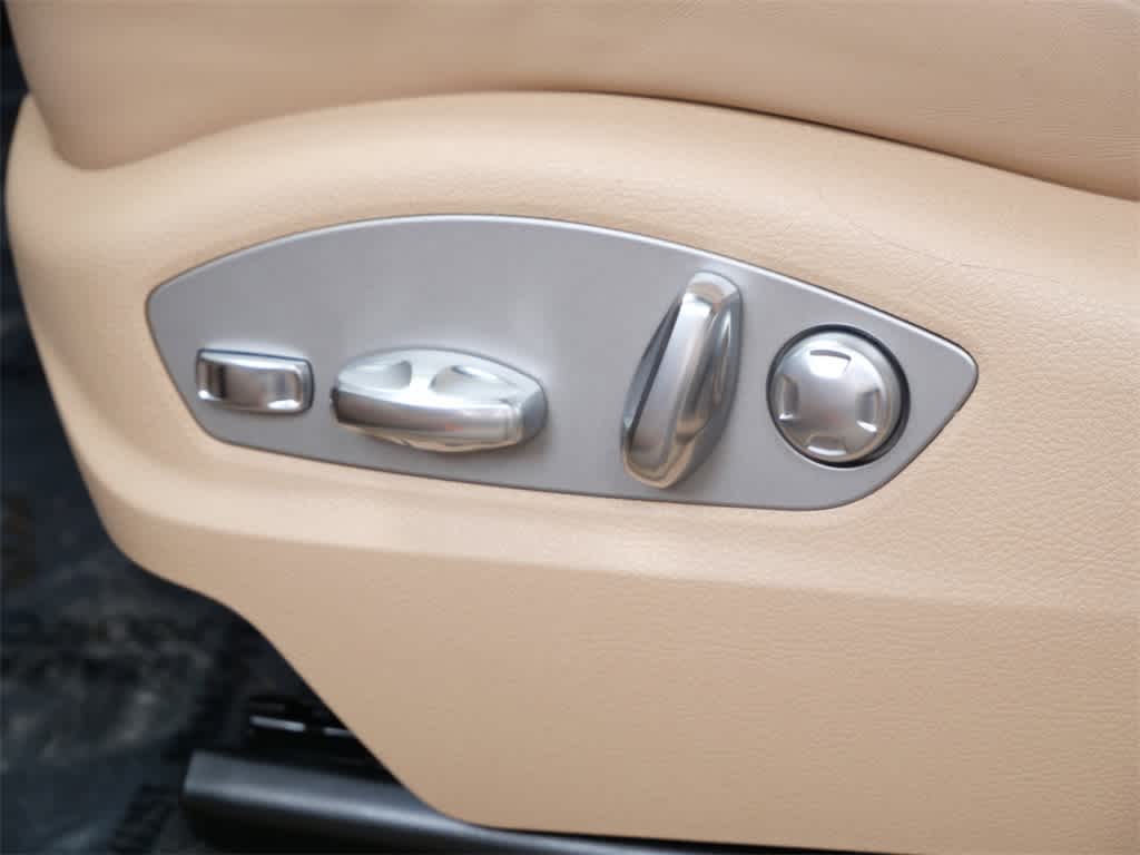 Thumbnail: 2026 Porsche Macan - 12