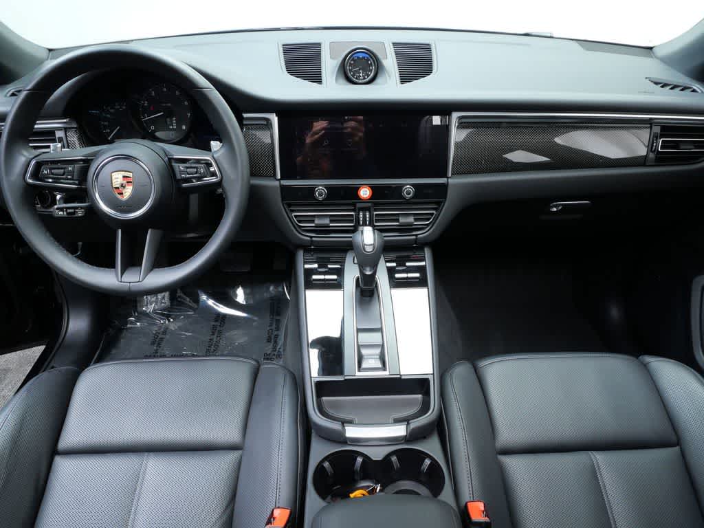 Thumbnail: 2025 Porsche Macan - 19