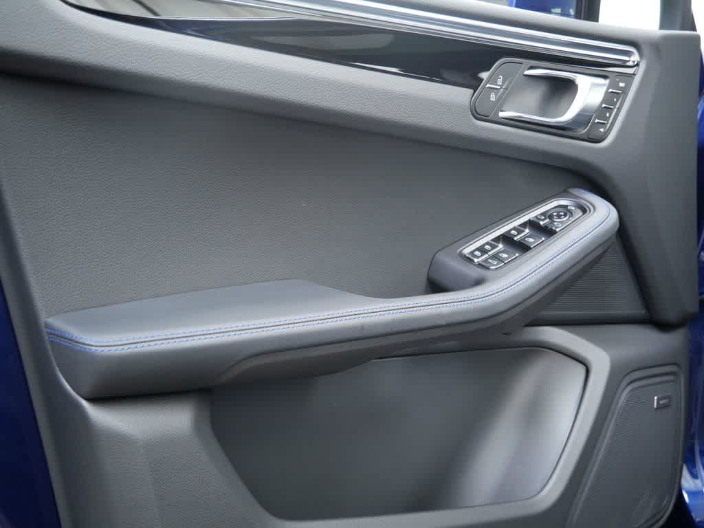 Thumbnail: 2023 Porsche Macan - 11