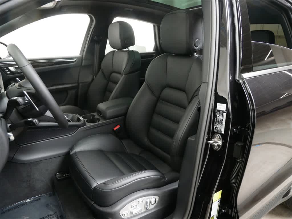 Thumbnail: 2025 Porsche Macan - 5