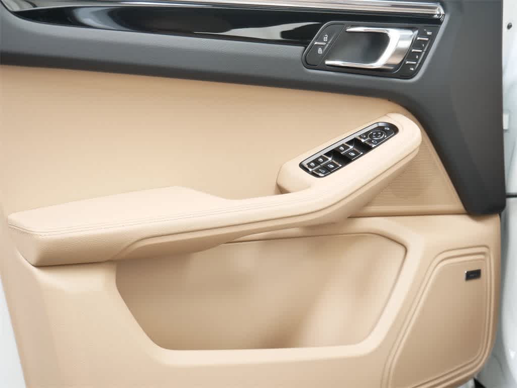 Thumbnail: 2025 Porsche Macan - 11