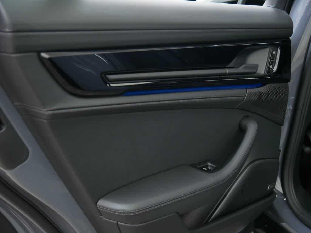 Thumbnail: 2026 Porsche Panamera - 14