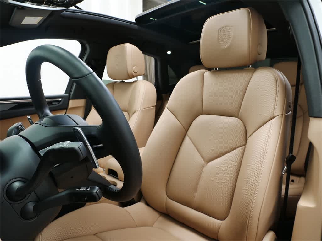 Thumbnail: 2025 Porsche Macan - 5