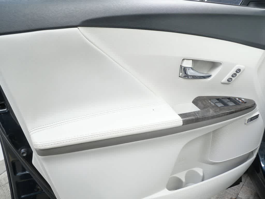 Thumbnail: 2015 Toyota Venza - 11