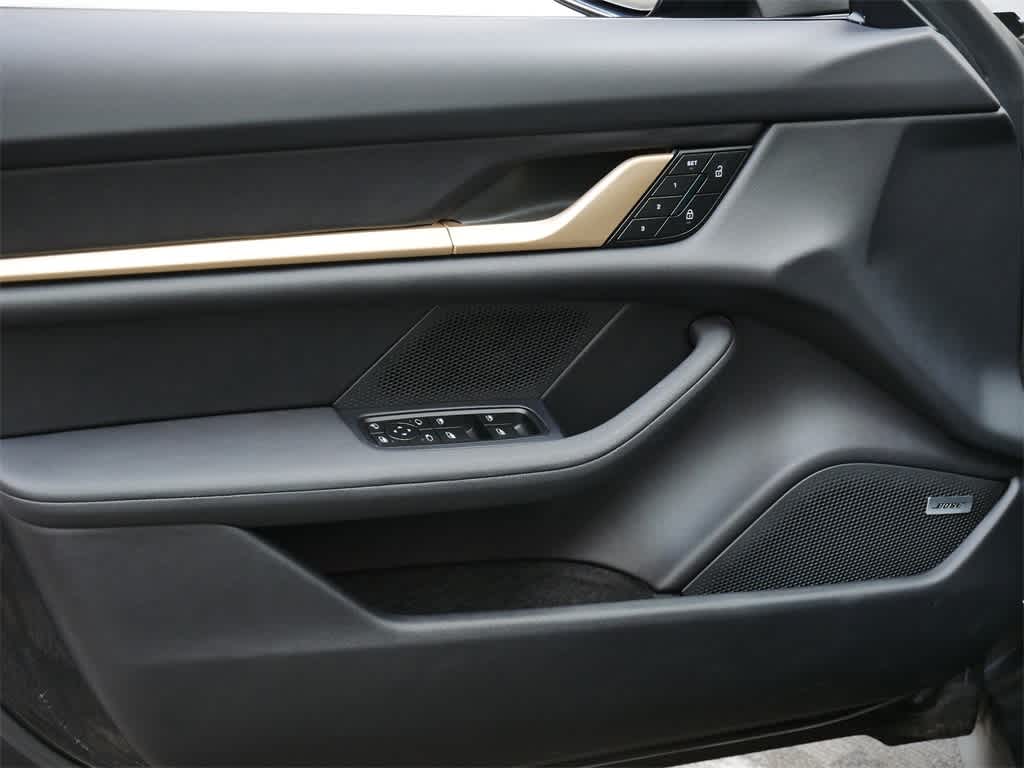 Thumbnail: 2025 Porsche Taycan - 11