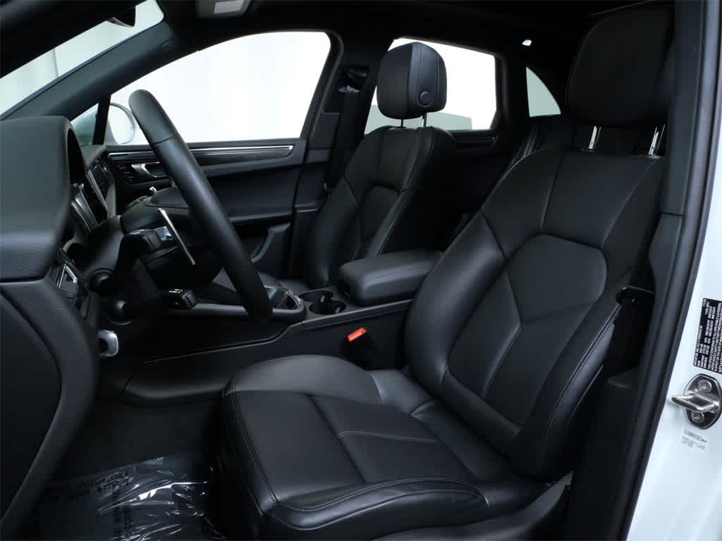 Thumbnail: 2025 Porsche Macan - 10