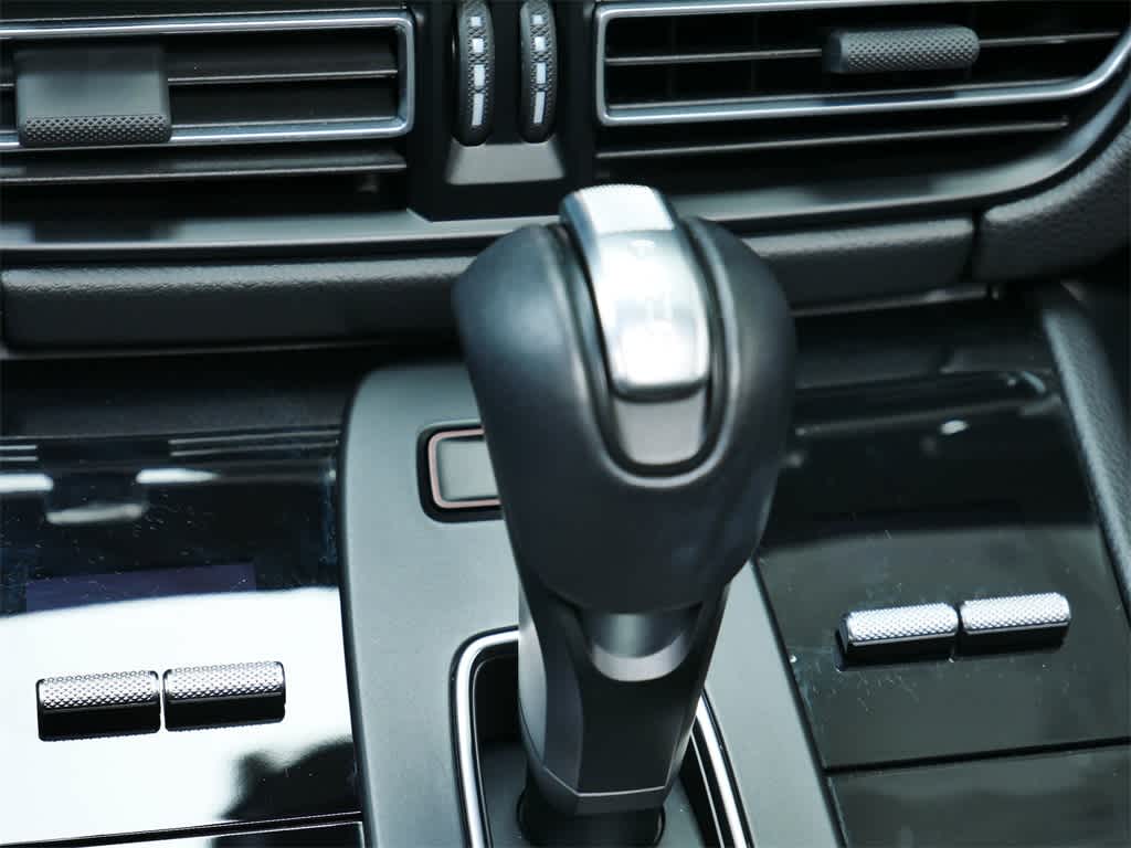 Thumbnail: 2025 Porsche Macan - 25