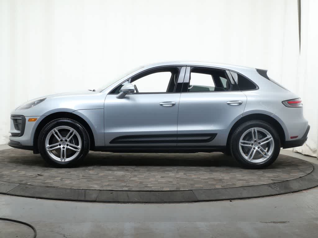 Thumbnail: 2025 Porsche Macan - 2