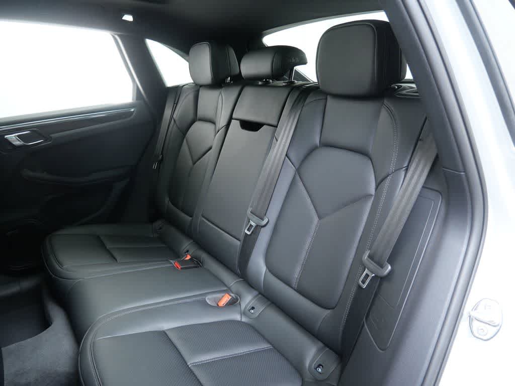 Thumbnail: 2026 Porsche Macan - 13