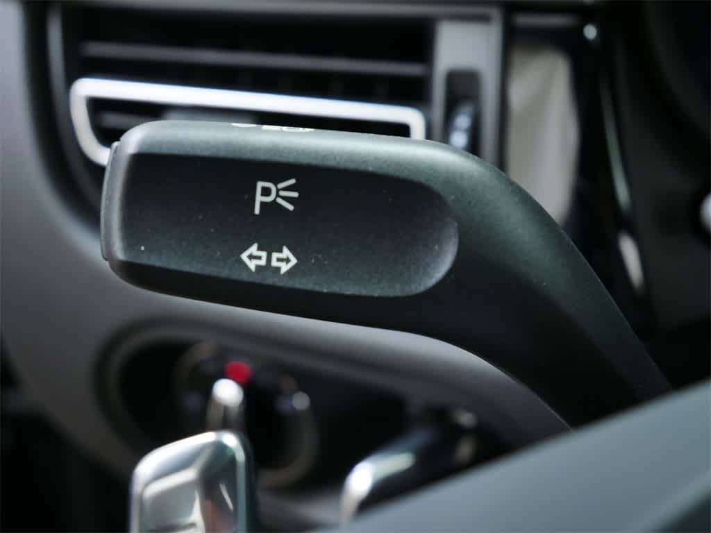 Thumbnail: 2026 Porsche Macan - 27