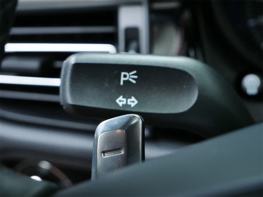 2024 Porsche Macan  21