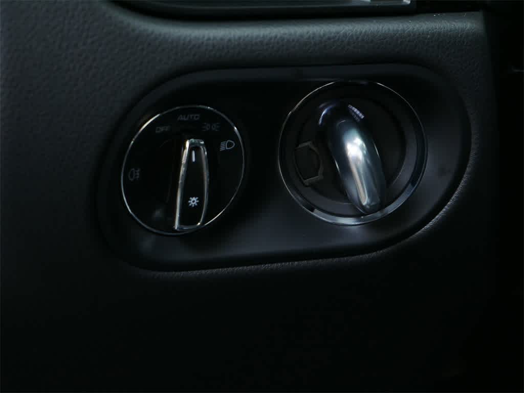 Thumbnail: 2026 Porsche Macan - 18