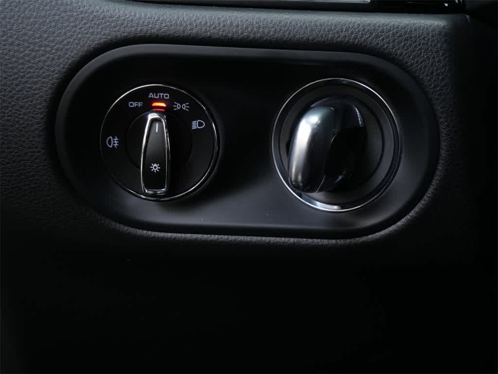 Thumbnail: 2025 Porsche Macan - 18