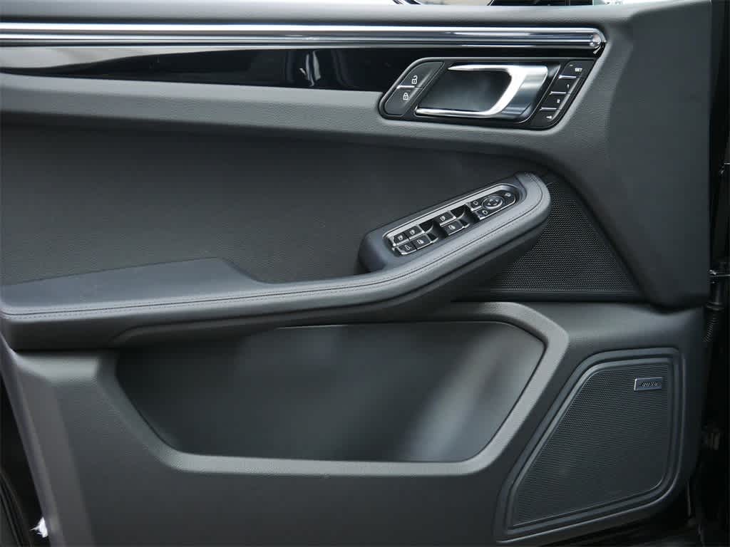 Thumbnail: 2026 Porsche Macan - 11