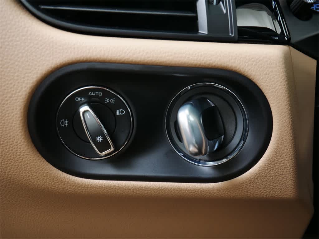 Thumbnail: 2025 Porsche Macan - 18