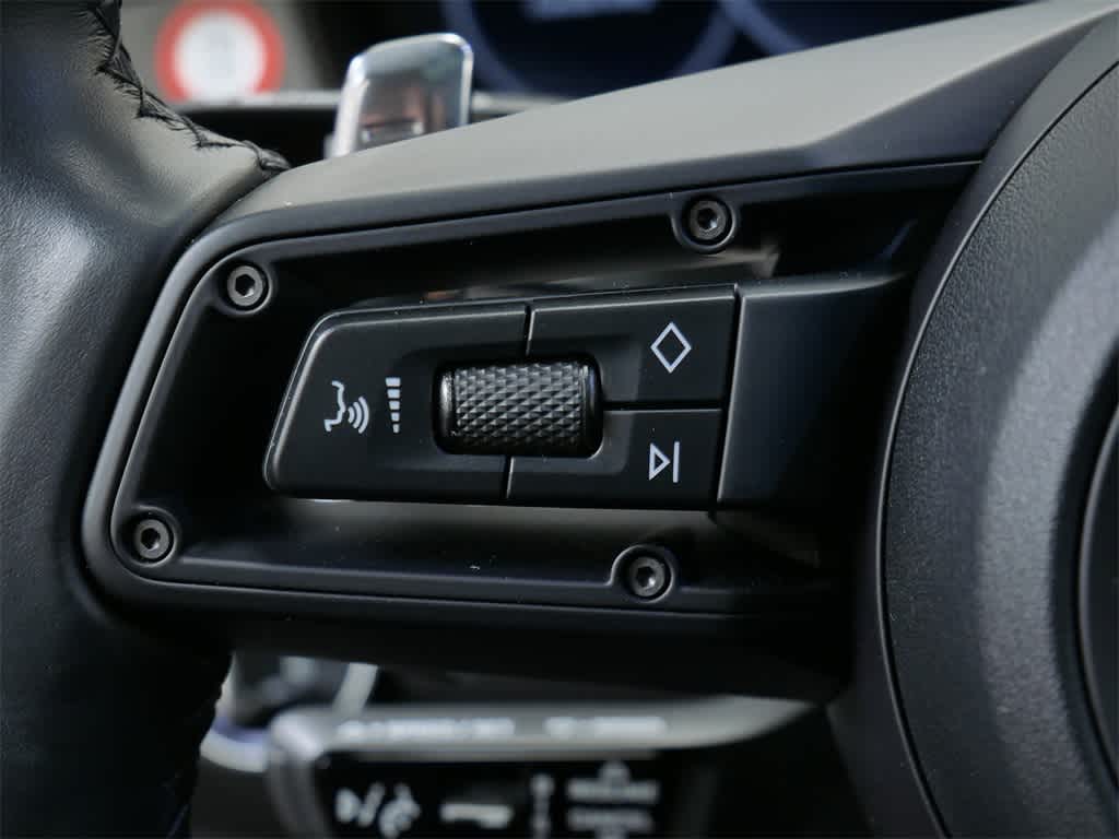 Thumbnail: 2023 Porsche Panamera - 21