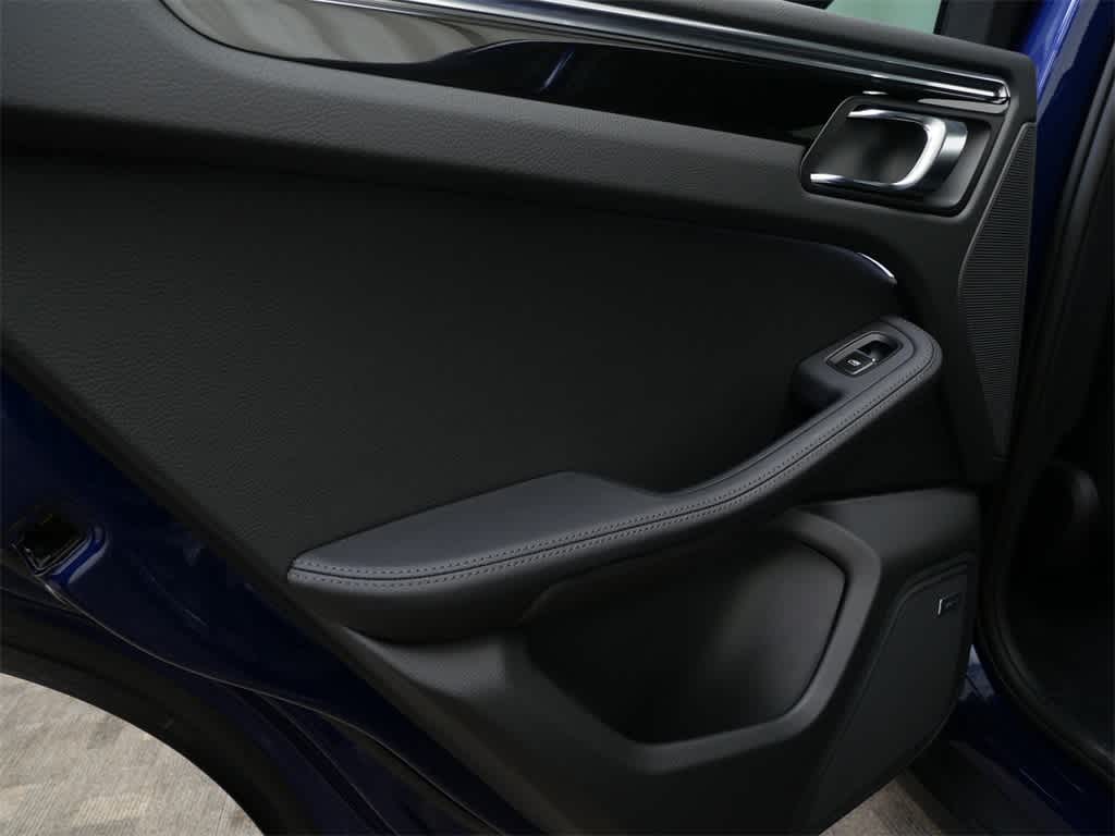 Thumbnail: 2025 Porsche Macan - 13