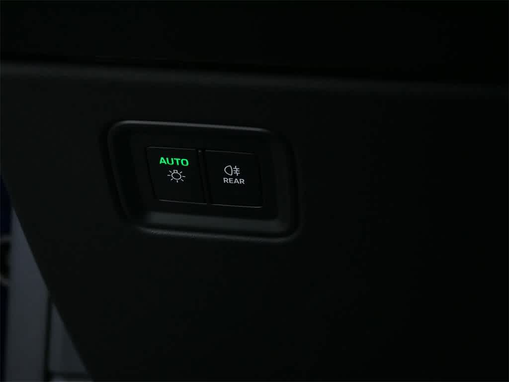 Thumbnail: 2025 Porsche Macan - 18