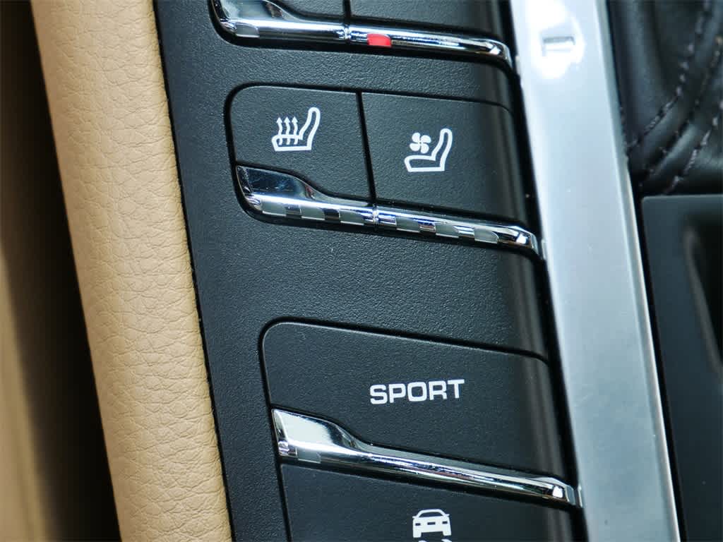 Thumbnail: 2018 Porsche Macan - 27