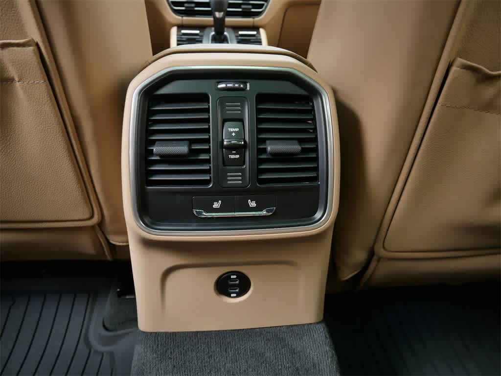 Thumbnail: 2023 Porsche Macan - 15