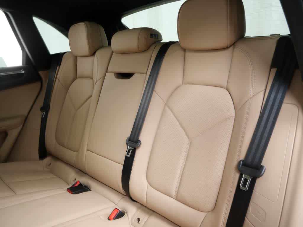 Thumbnail: 2026 Porsche Macan - 14