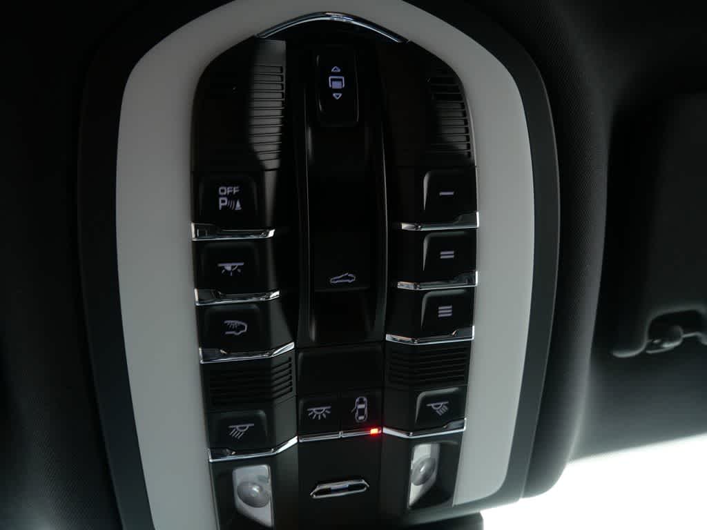 Thumbnail: 2026 Porsche Macan - 25