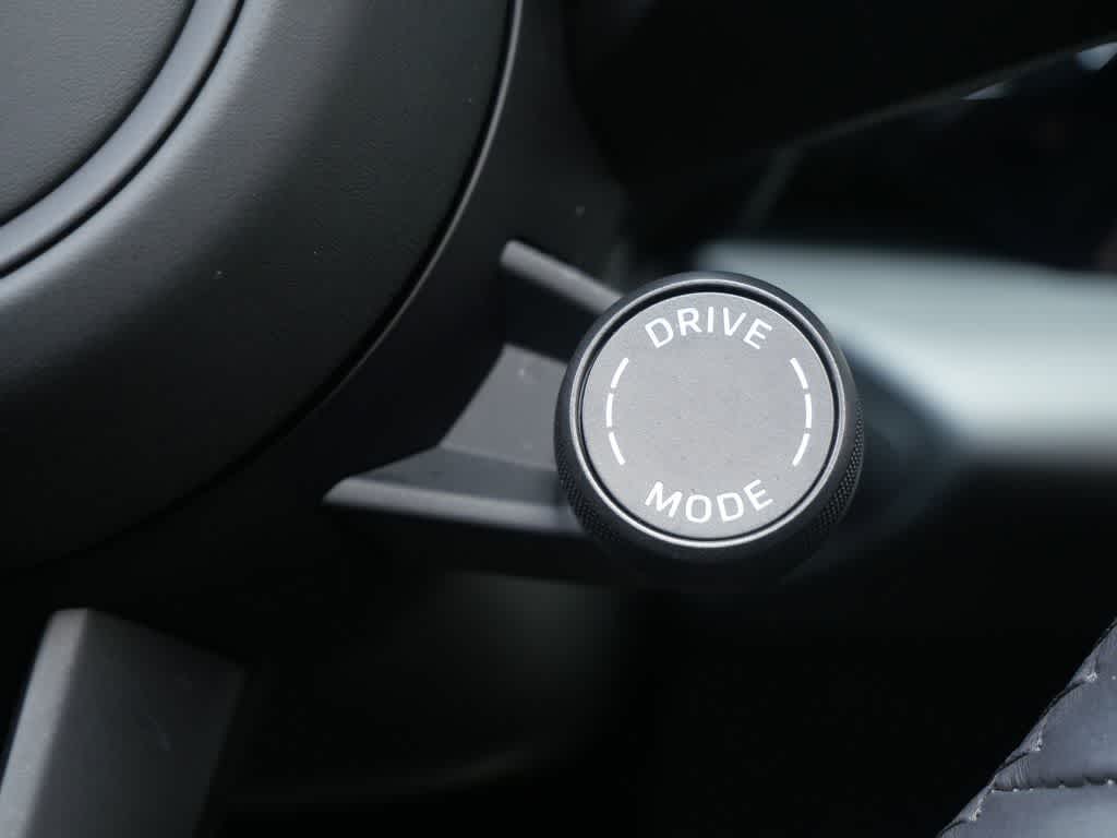 Thumbnail: 2025 Porsche Macan - 20