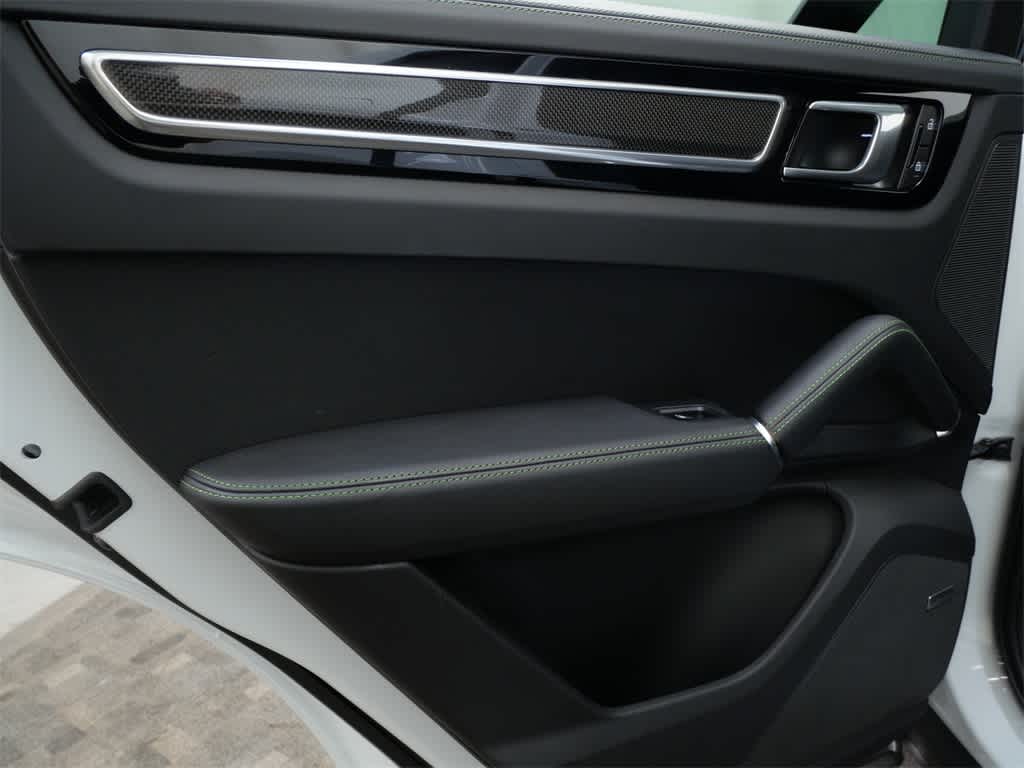 Thumbnail: 2023 Porsche Cayenne - 13