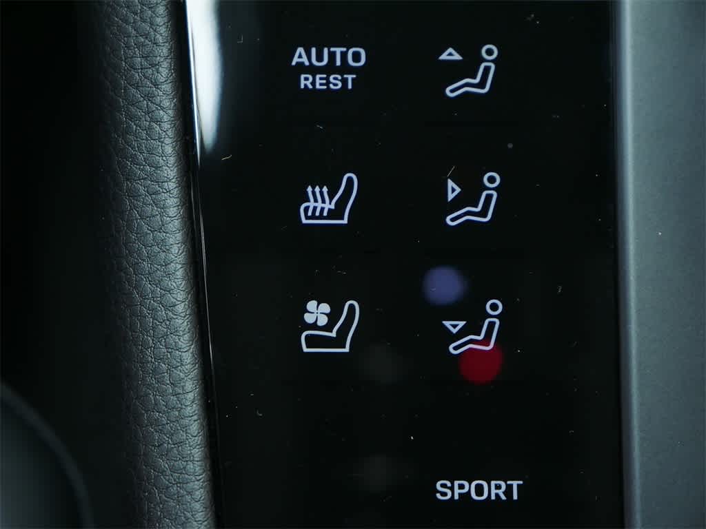 Thumbnail: 2026 Porsche Macan - 27