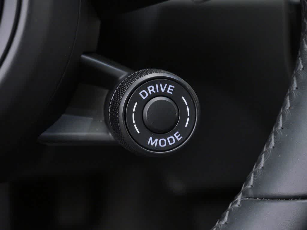 Thumbnail: 2023 Porsche Macan - 20