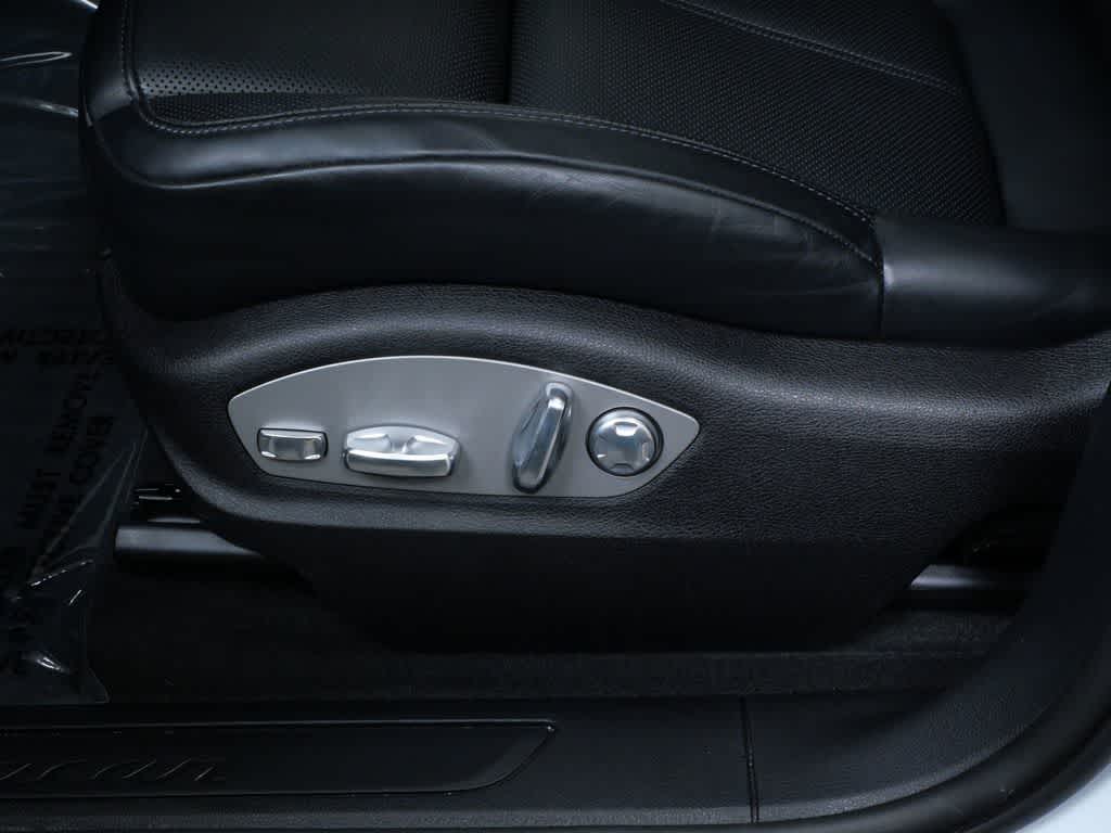 Thumbnail: 2025 Porsche Macan - 21