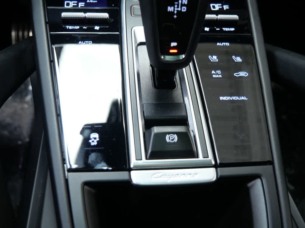 Thumbnail: 2023 Porsche Cayenne - 25